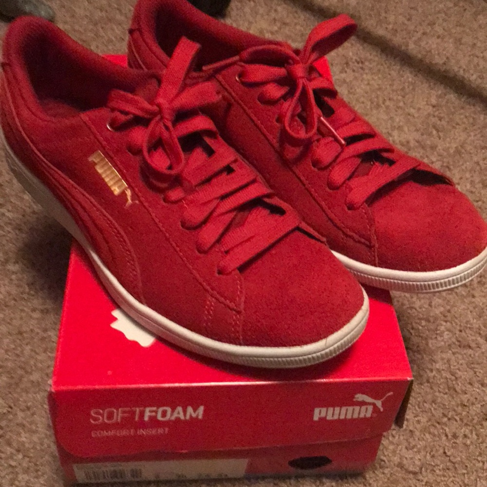 Ladies Puma Red suede athletic shoes size 7.5